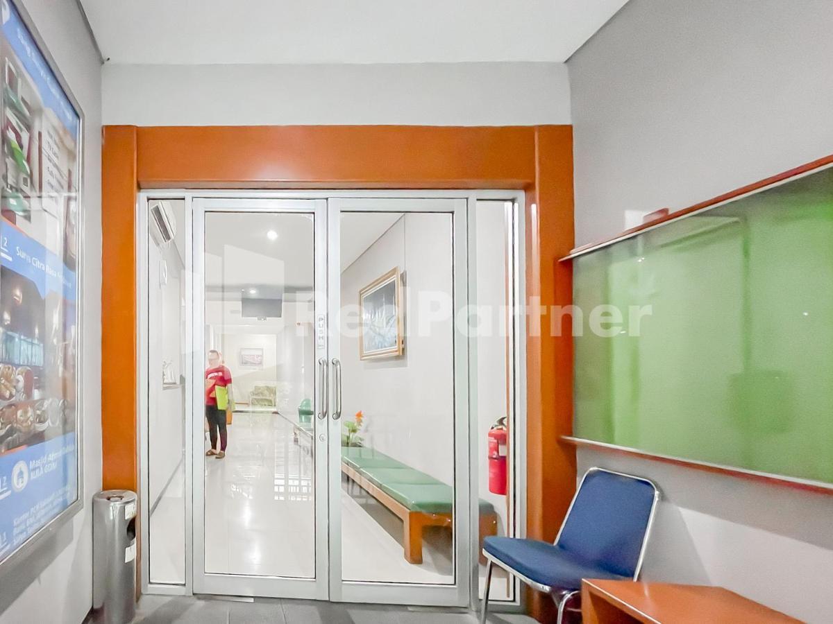 Sang Surya Guesthouse Syariah Near Rs Hasan Sadikin Mitra Reddoorz Bandung Exteriör bild
