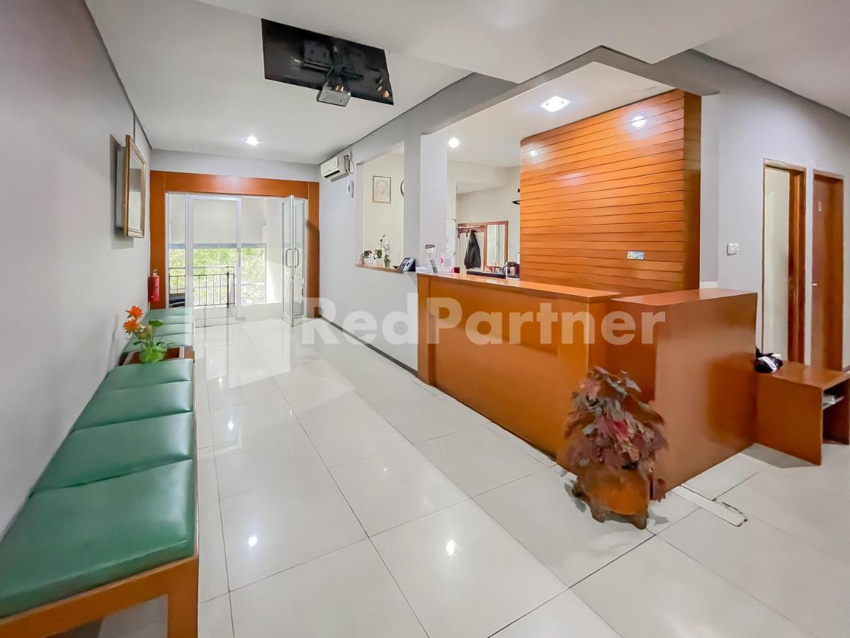 Sang Surya Guesthouse Syariah Near Rs Hasan Sadikin Mitra Reddoorz Bandung Exteriör bild