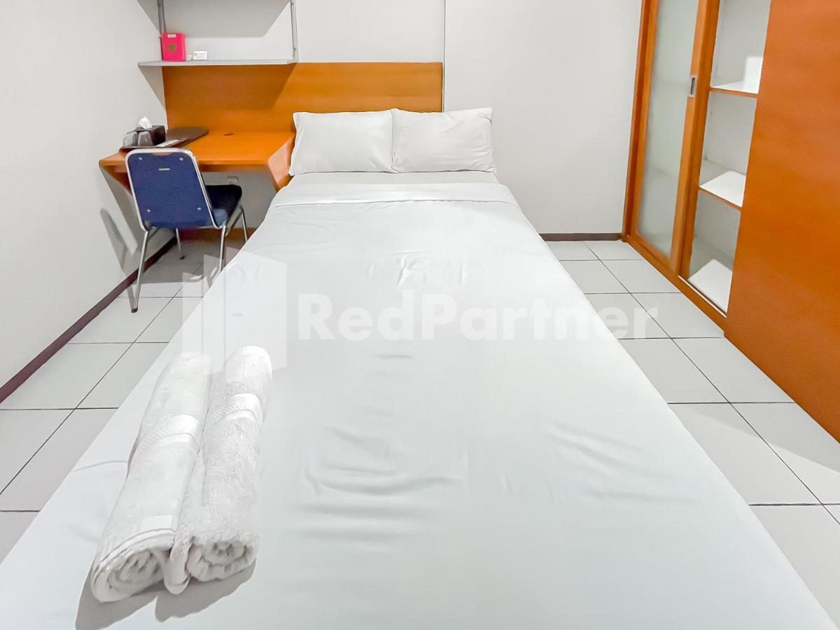 Sang Surya Guesthouse Syariah Near Rs Hasan Sadikin Mitra Reddoorz Bandung Exteriör bild